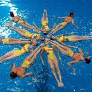 EXHIBICIÓN DE NATACIÓN SINCRONIZADA