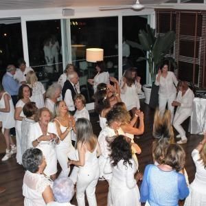 CADA VIERNES PUEDE SER UNA FIESTA